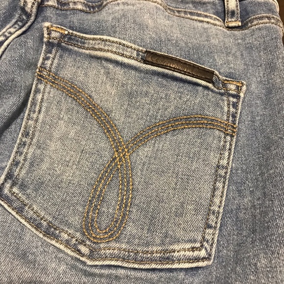 Calvin Klein Cropped Jeans - Picture 2 of 8